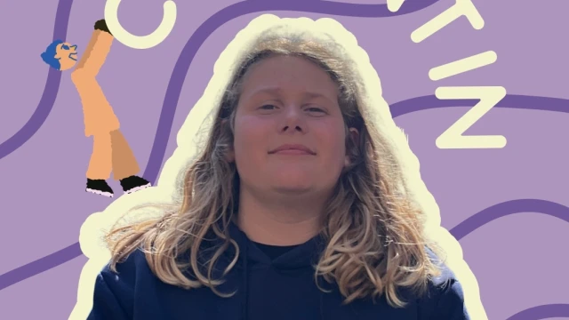photo de Corentin avec son pr&eacute;nom &eacute;crit autour de sa t&ecirc;te, et un personnage illustr&eacute; pos&eacute; sur son &eacute;paule qui tient le C de "Corentin"