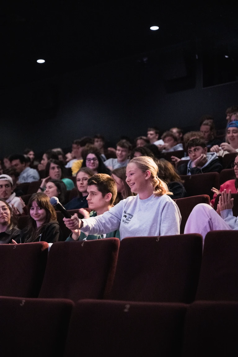 &eacute;tudiants en salle de cin&eacute;ma