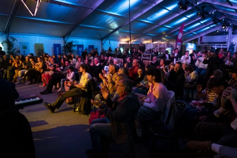 &copy; Juliette Vanespen - chapiteau concert
