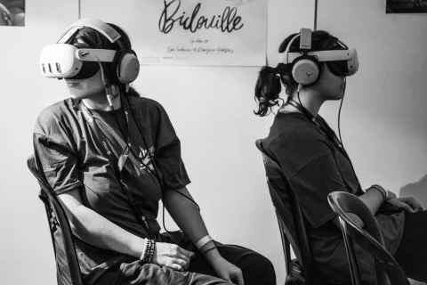 VR
